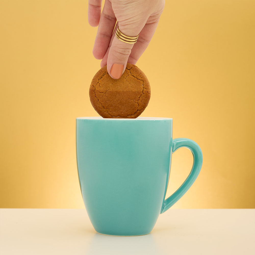 gingernut biscuit tea dunking