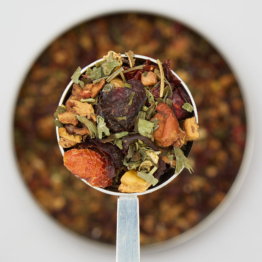 wisdom of the highland loose leaf tea in spoon
