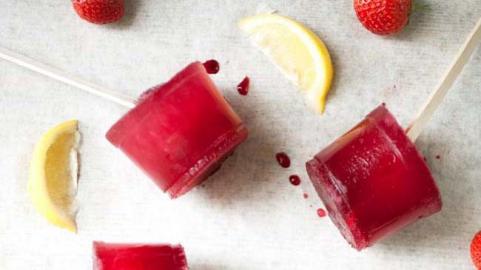 Strawberry Lemonade Ice Lollies