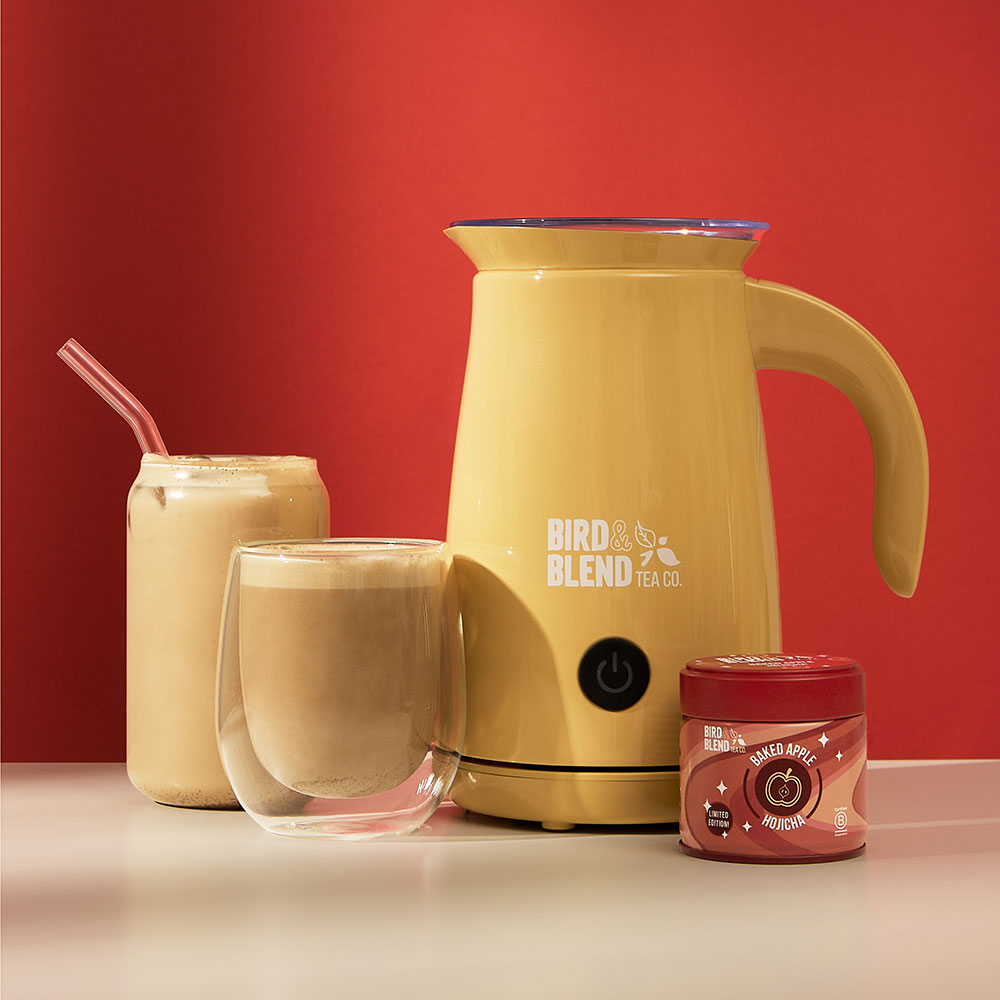 baked apple hojicha tea powder latte hot &amp; iced with baked apple hojicha tea powder tin &amp; bamboo gloss matcha latte magic whisk