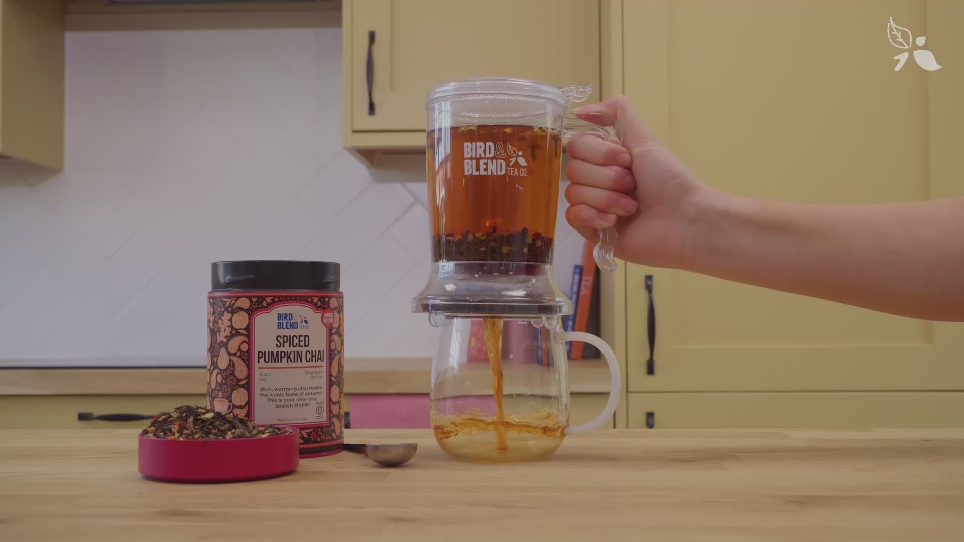 Load video: How to make chai in a brewdini tea gravity steeper with a lass mug and spiced pumpkin chai loose leaf black tea in 150g gift tin.