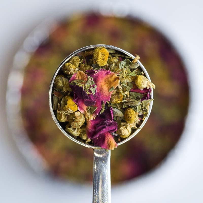 dozy girl chamomile herbal loose leaf tea